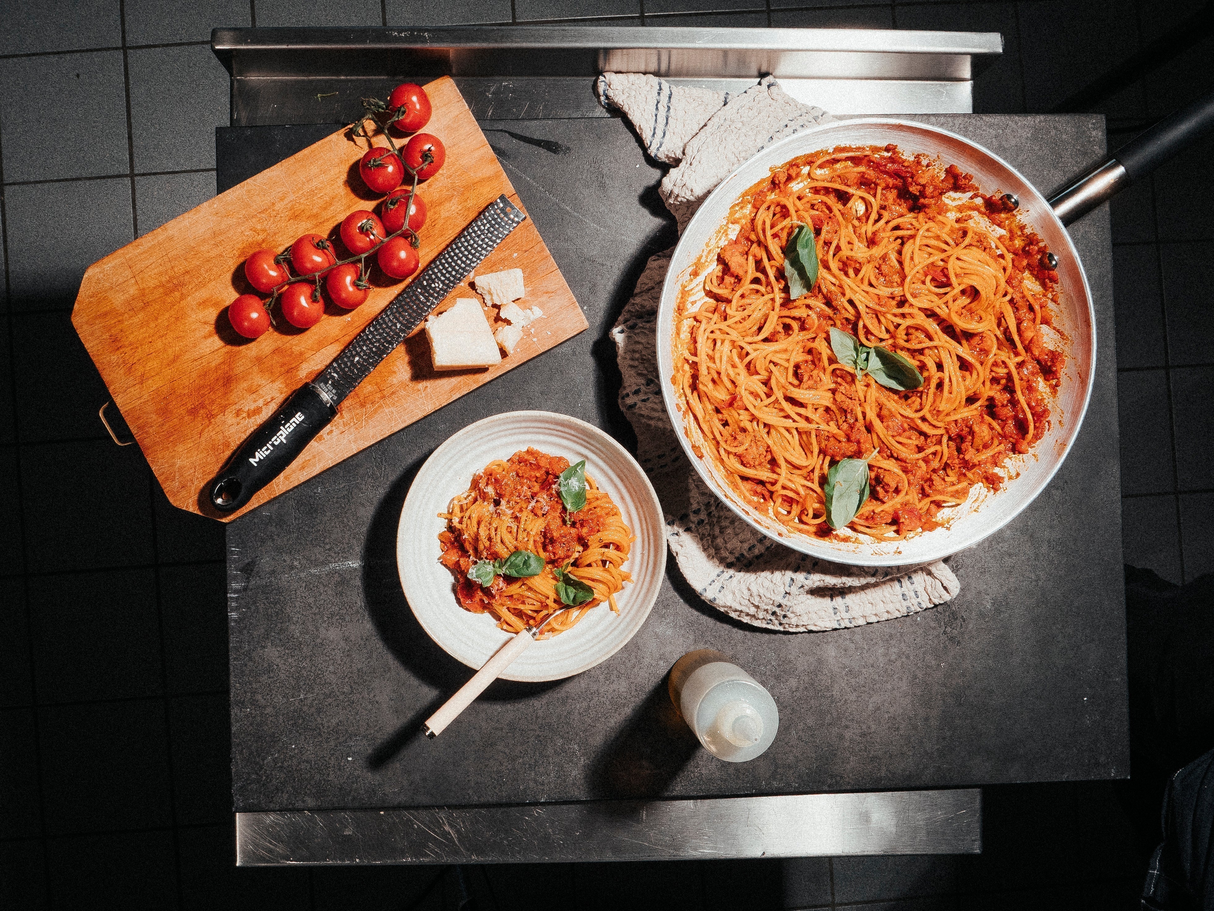Salsicciapasta med saffran och tomat